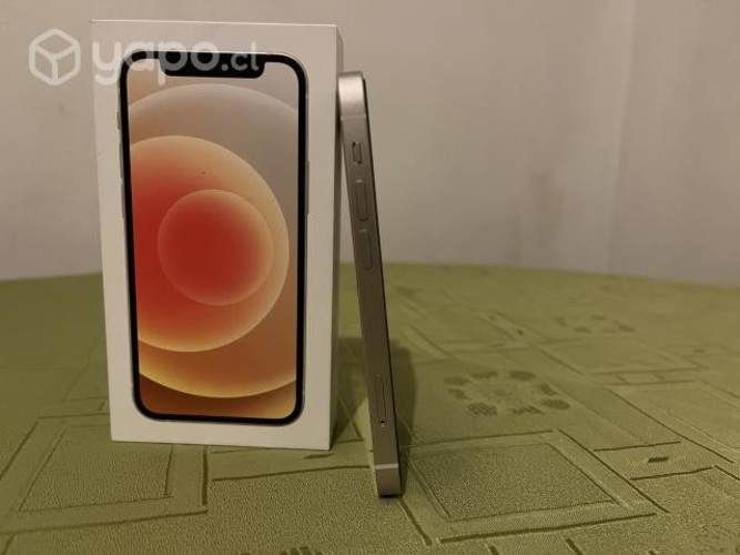 IPhone 12 mini blanco con batería al 100%