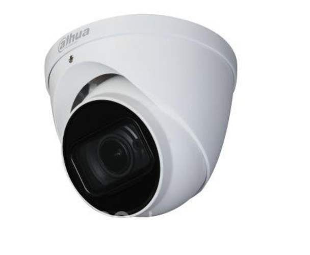 Cámara de seguridad IP formato domo marca Dahua.