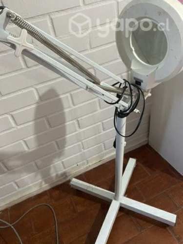 Lámpara con lupa