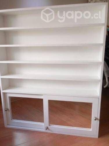 Hermoso mueble manicure.-