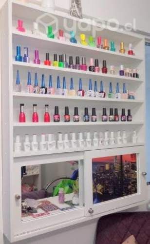 Hermoso mueble manicure.-