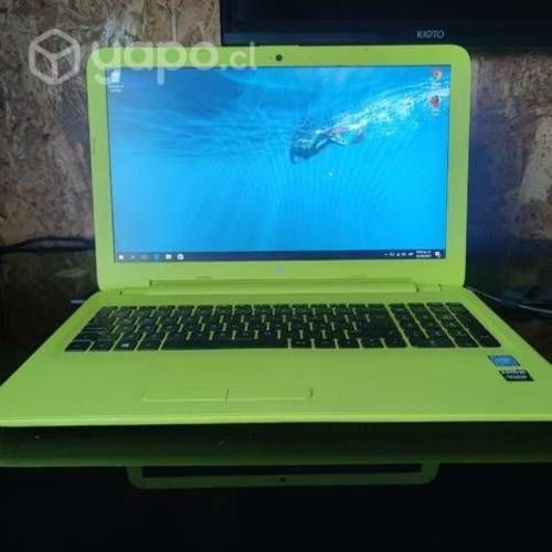 Notebook HP amarillo 4gb ram 500 GB interna amd r4