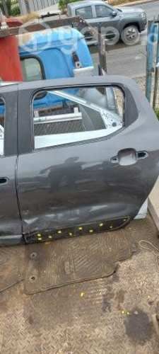 Puerta trasera izquierda Fiat Strada 2022-2023 ORI