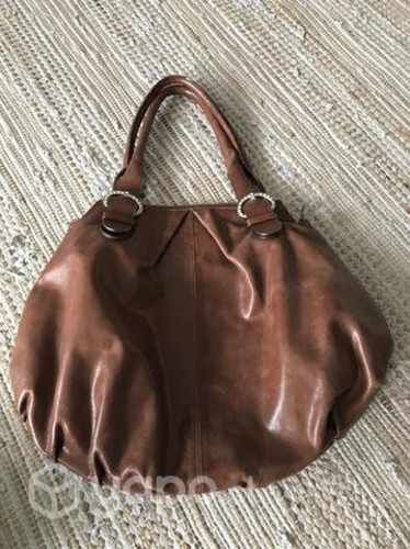 Bella cartera de cuero Pollini