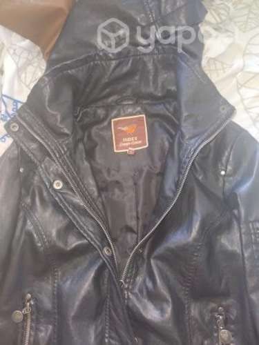 Chaqueta de cuerina café o negra