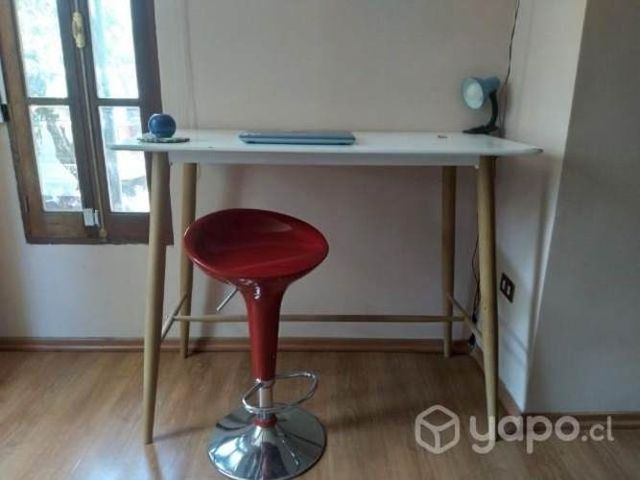 Escritorio , incluye silla
