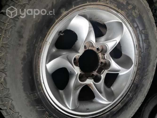 Llantas con neumatico terracan 2007