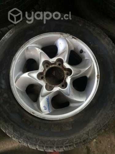 Llantas con neumatico terracan 2007