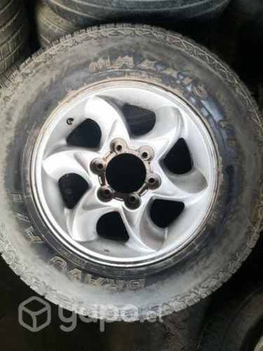 Llantas con neumatico terracan 2007