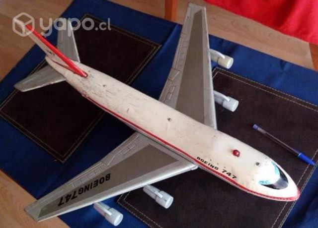 Antiguo avión Jumbo gigante hecho en Japón