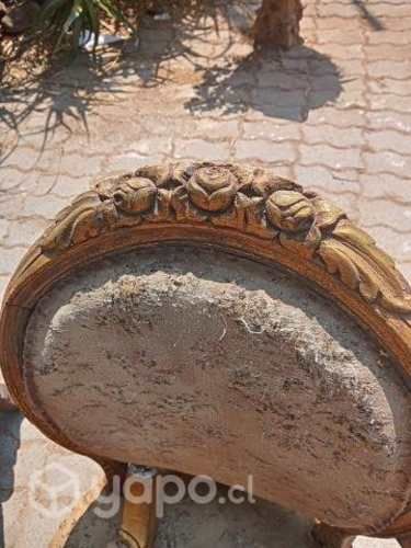 Antigua silla dorada