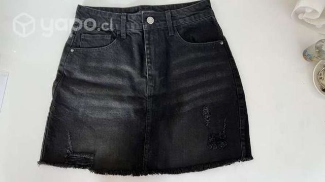 Falda negra Forever 21