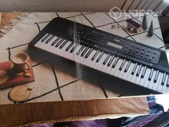 Teclado Yamaha PSR E273 Semi-nuevo, poco uso