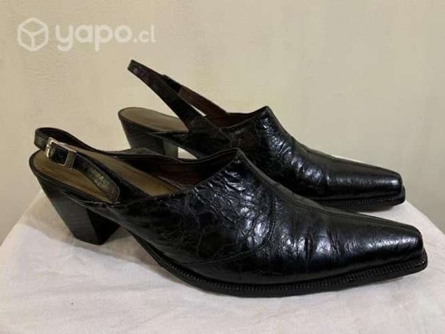 Zapatos Puntilla Cuero Negro, talla 39. Poco uso.