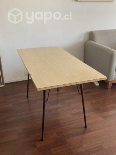 Mesa aglomerado y patas de fierro usada