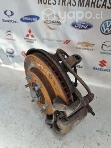 Muñon y masa izquierda mitsubishi L200 4×2 añ 2016