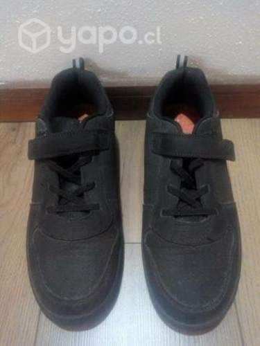 Zapatillas negras CKY