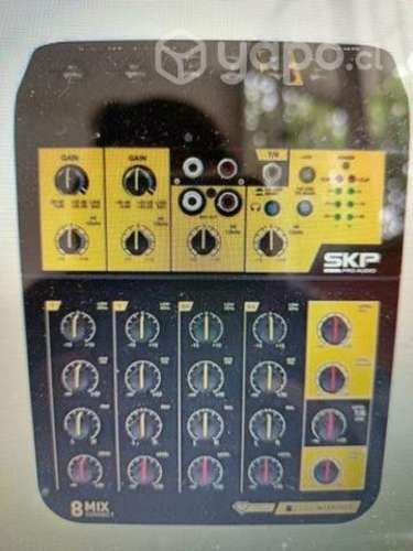Consola con interfaz SKP Mix Connect 8