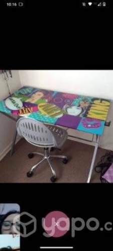 Hermoso escritorio de vidrio