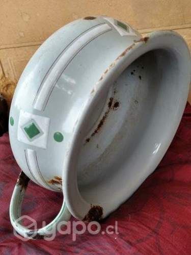 Antigua piesa enlozada vintage retro con diseños