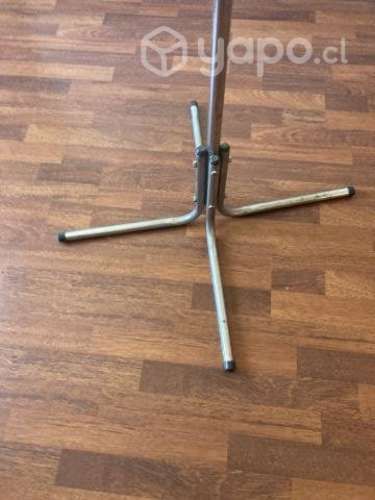 Colgador de ropa metálico