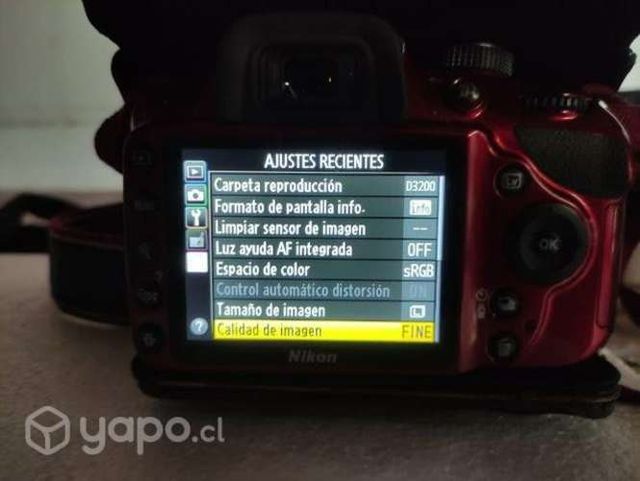 Camara de fotos Nikon D3200 roja