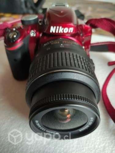 Camara de fotos Nikon D3200 roja
