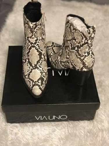 Hermosos botines marca vía uno , nuevos