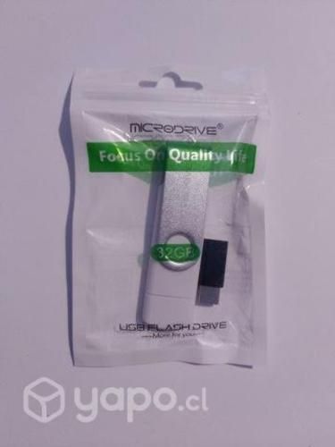 Pendrive 32 GB + adaptador tipo C