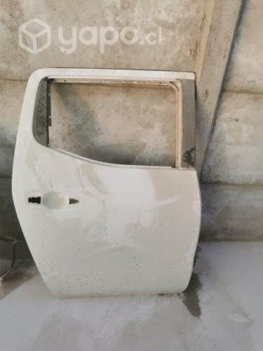 Puerta trasera derecha np300