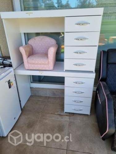 Mesón para peluquería más espejo de pared