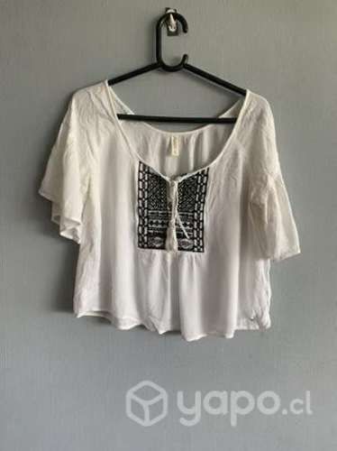 Polera, un básico en talla S.