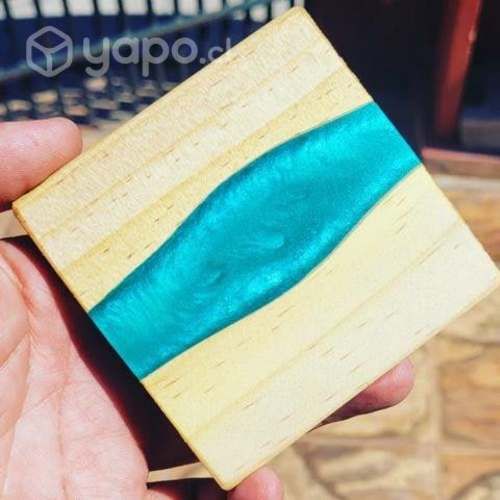 Posavasos de madera y resina epoxi