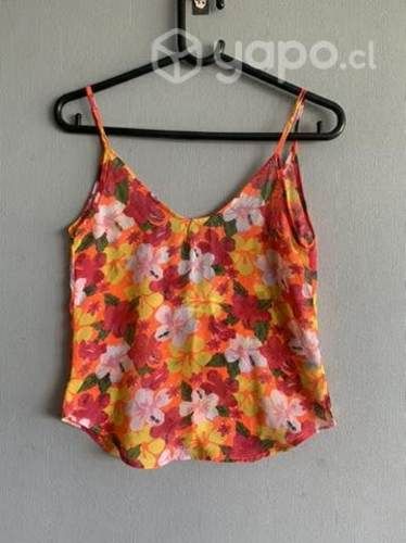 Polera, un básico en talla XS.