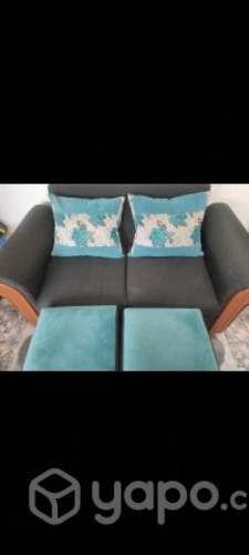 Sofá 2 cuerpos con 2 puff
