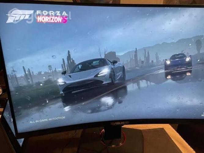 Monitor Asus tuf gaming curvo 31'5