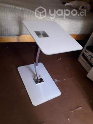 Mesa de vidrio templado con base de acero