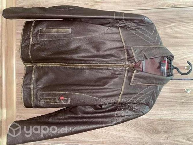 Impecable chaqueta cuero Levis