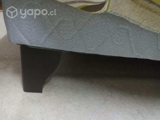 Cama europea, con colchon y ropa de cama