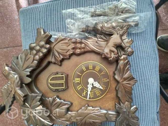 Reloj cucu tallado