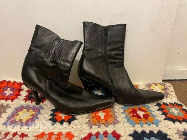 Botines cuero negro