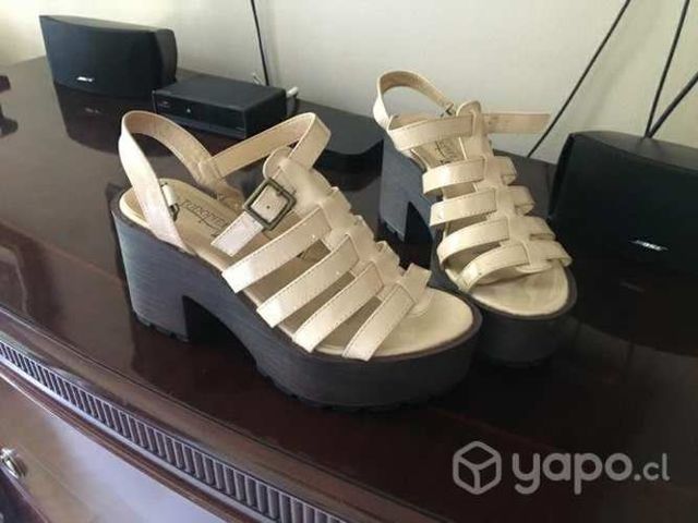 Lindas Chalas todo piel