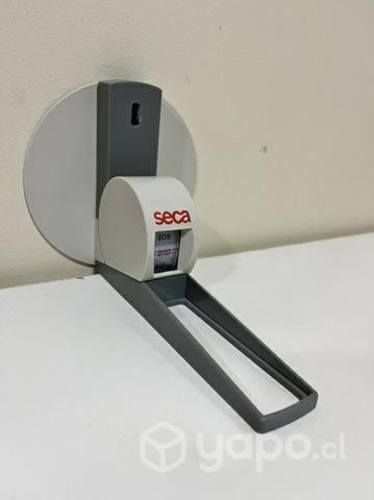 Medidor estatura pared marca SECA en Pto Natales