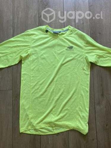 Polera manga larga new balance