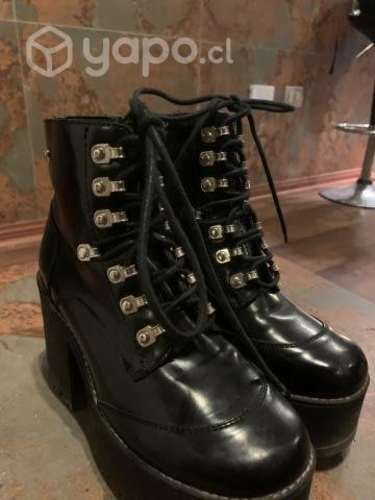 Botines con tacos negros CMORAN