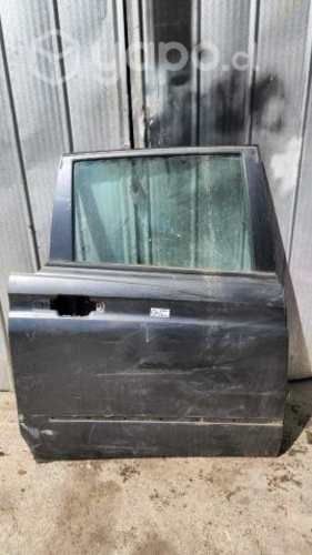 Puerta trasera derecha ssanyong actyon sport 2015