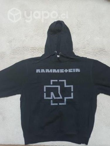 Polerón negro capucha semi-nuevo Rammstein