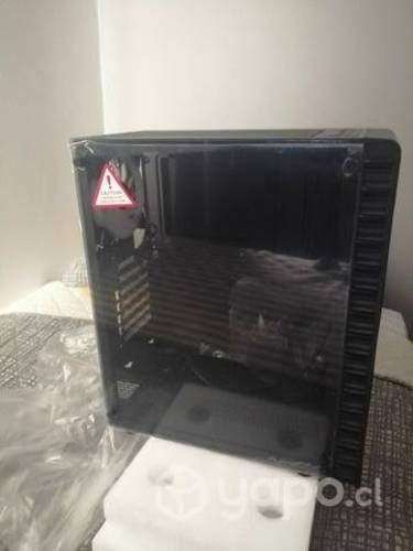 Gabinete gamer nuevo en su caja