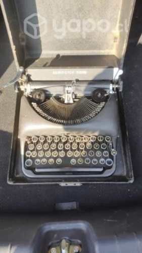 Máquina de e escribir antigua