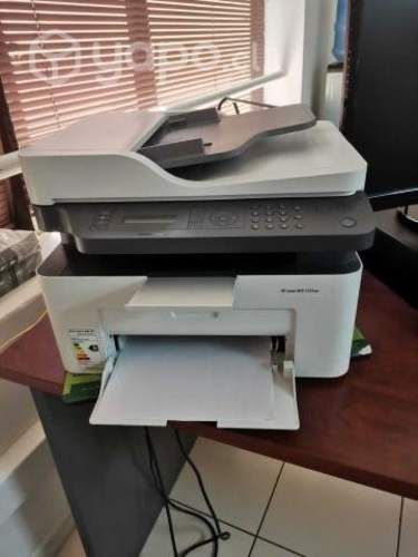 Impresora multifuncional HP Laserjet 137 Fnw